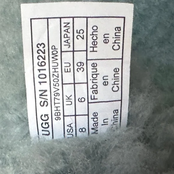 UGG Classic Short II Sea Green Sheepskin Boots Women's 8 (Discontinued Colorway) - Picture 11 of 11